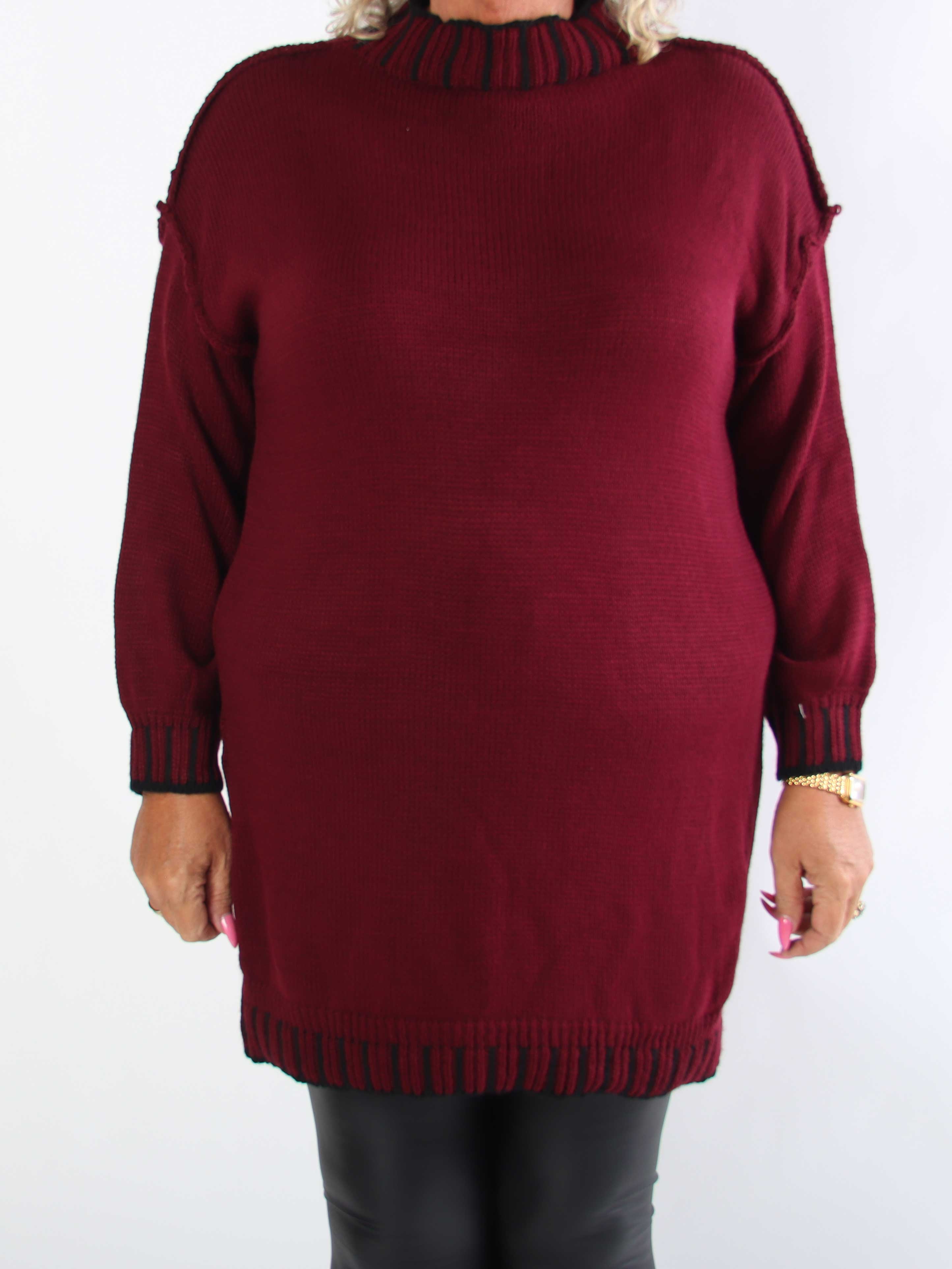 Liora - Plus size kjole med stribet detaljer ved halskraven, ærmerne og kjolens bund